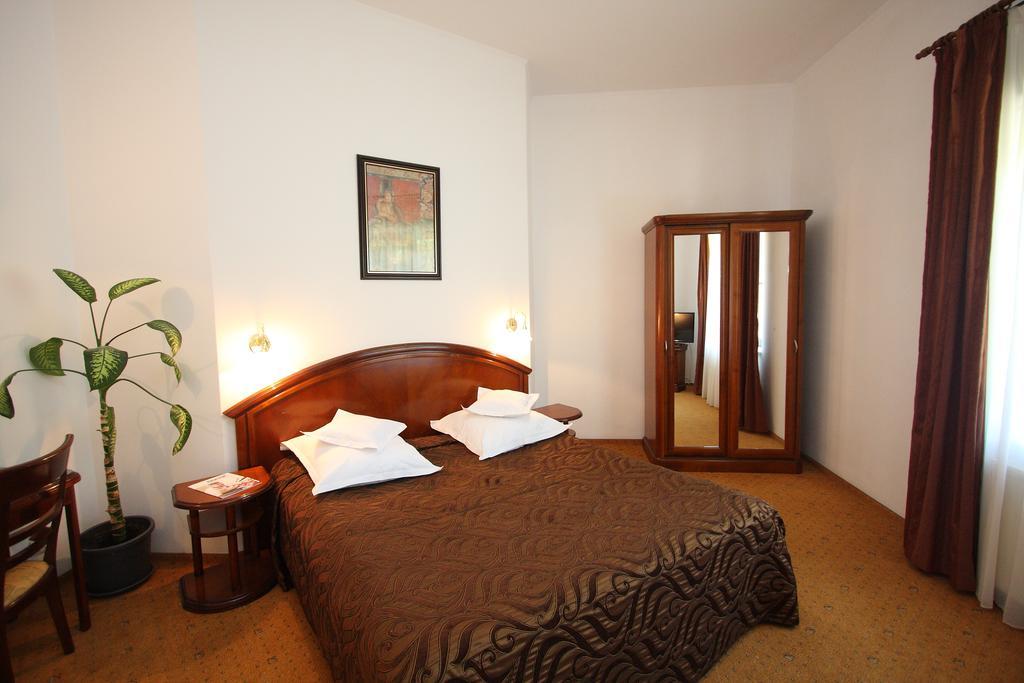 Hotel Ruia โปยานาบราซอฟ ภายนอก รูปภาพ