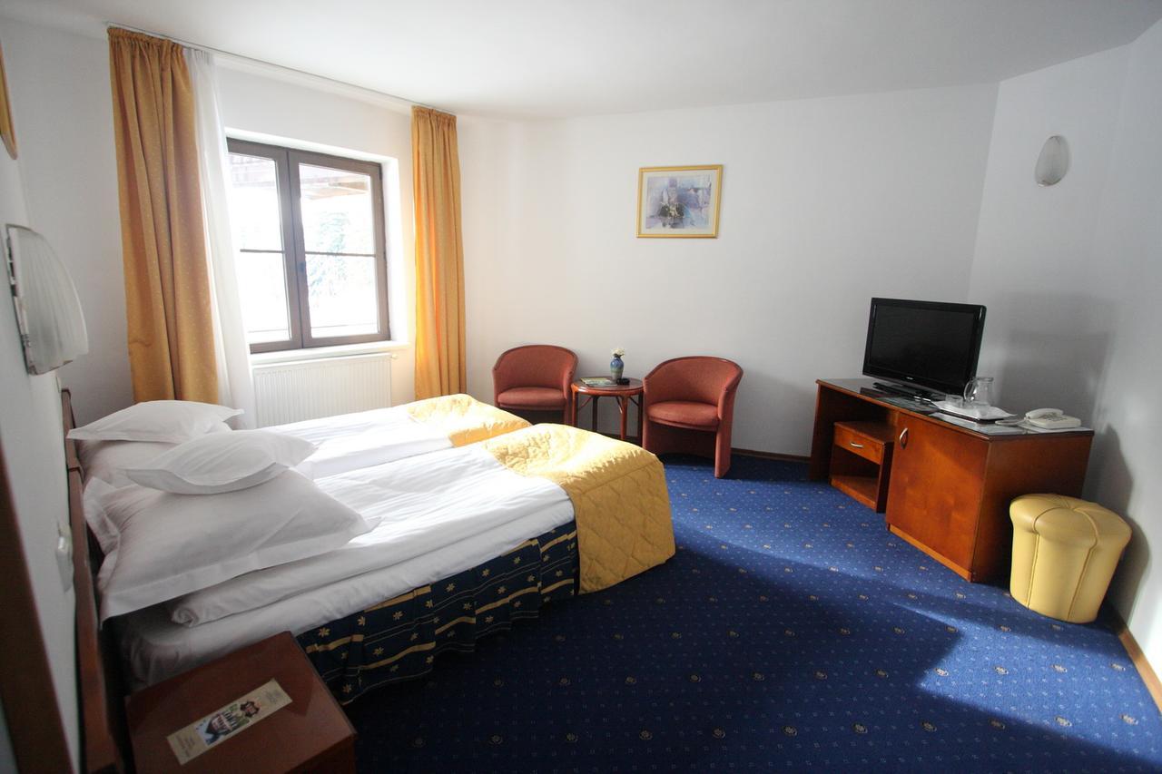Hotel Ruia โปยานาบราซอฟ ภายนอก รูปภาพ